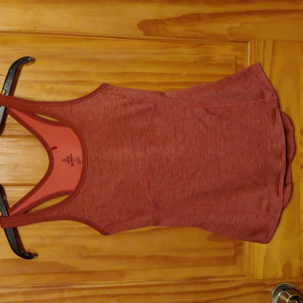 Prana sports top size med